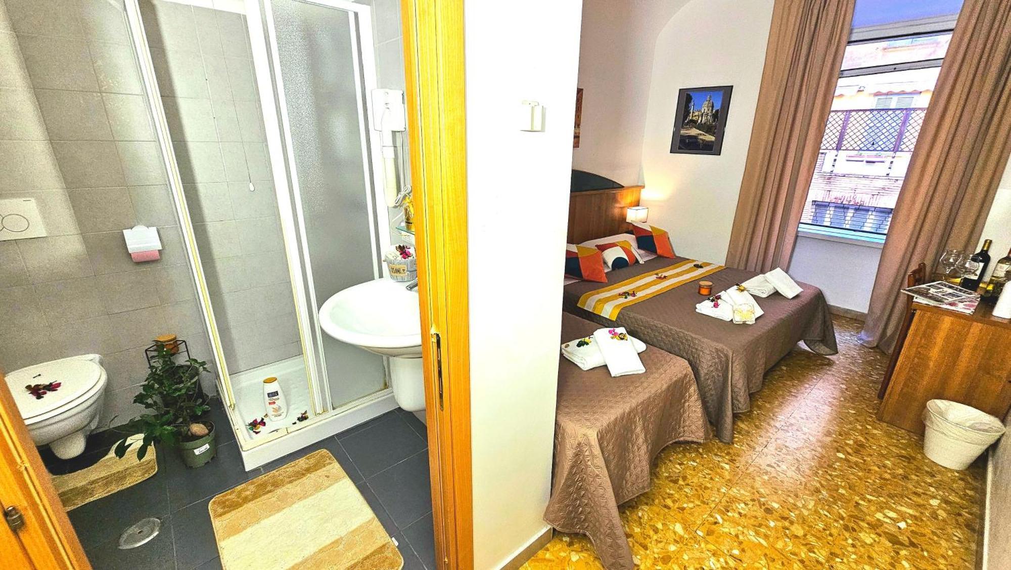 A Casa Simpatia Roma - Free Parking If You Book 4 Nights Frühstückspension